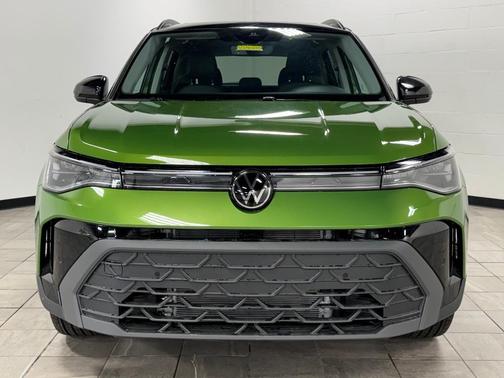 2025 Volkswagen Taos 1.5T SE Black