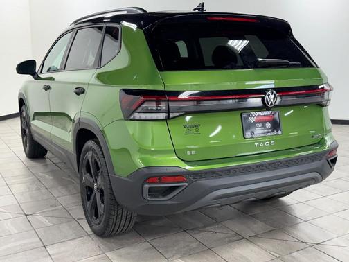 2025 Volkswagen Taos 1.5T SE Black