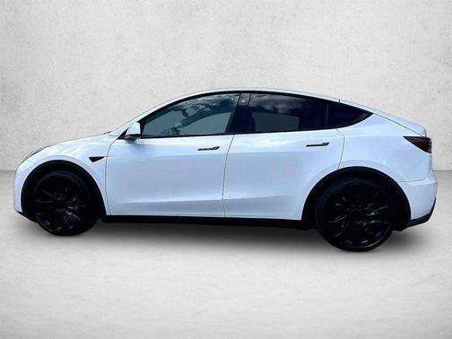 Pearl White Multi-Coat 2023 Tesla Model Y Performance Dual Motor All-Wheel Drive