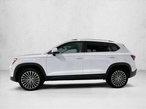 White 2025 Volkswagen Taos 1.5T SE