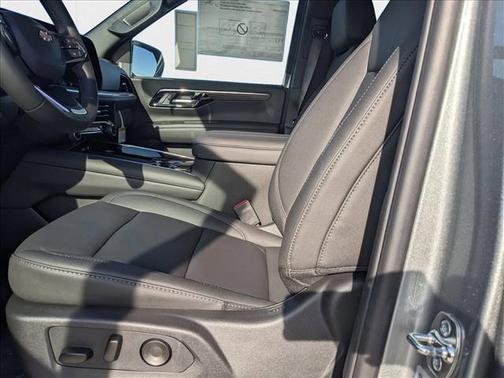 2025 Chevrolet Suburban LT