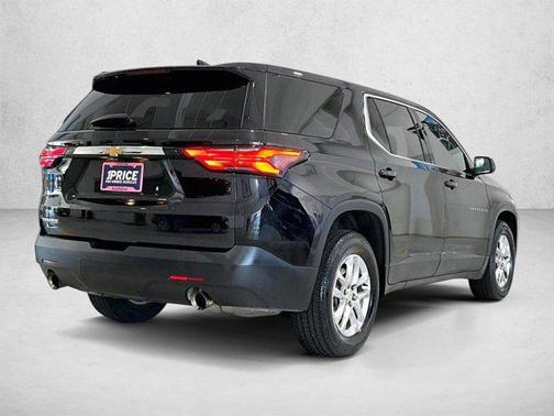 Mosaic Black Metallic 2023 Chevrolet Traverse LS
