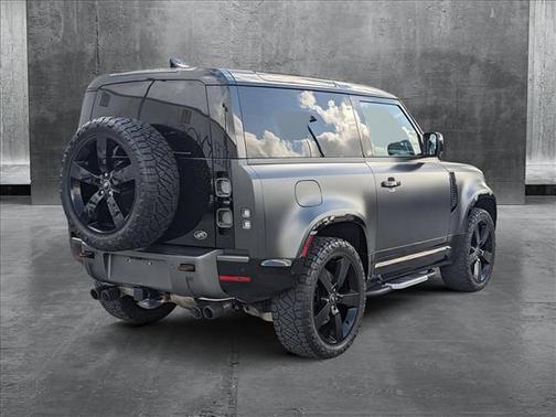 2023 Land Rover Defender V8