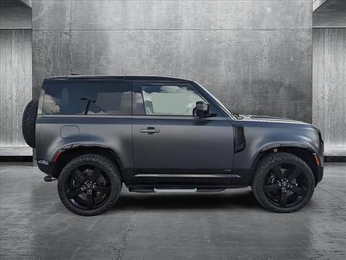 2023 Land Rover Defender V8