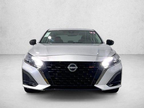 Brilliant Silver Metallic 2023 Nissan Altima SR FWD
