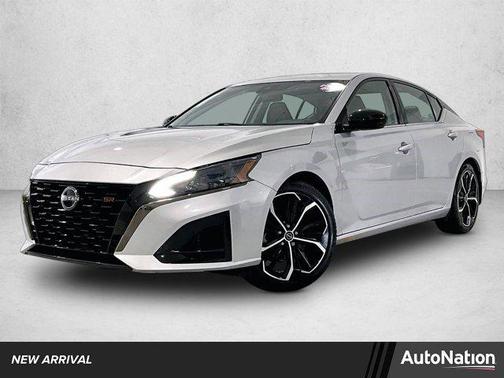 Brilliant Silver Metallic 2023 Nissan Altima SR FWD