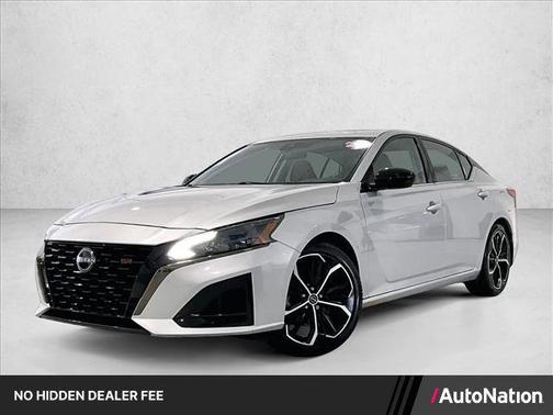 Brilliant Silver Metallic 2023 Nissan Altima SR FWD