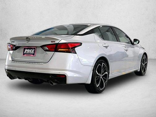 Brilliant Silver Metallic 2023 Nissan Altima SR FWD