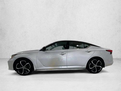 Brilliant Silver Metallic 2023 Nissan Altima SR FWD