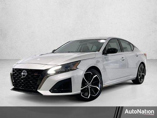 Brilliant Silver Metallic 2023 Nissan Altima SR FWD