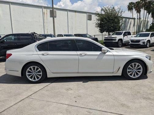 2018 BMW 740 740i