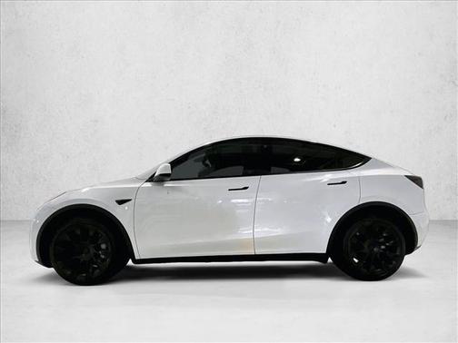 Pearl White Multi-Coat 2022 Tesla Model Y Long Range Dual Motor All-Wheel Drive
