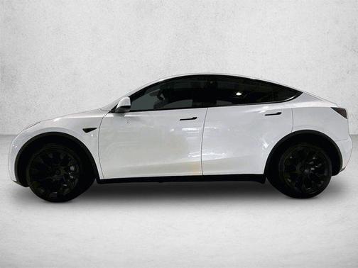 Pearl White Multi-Coat 2022 Tesla Model Y Long Range Dual Motor All-Wheel Drive