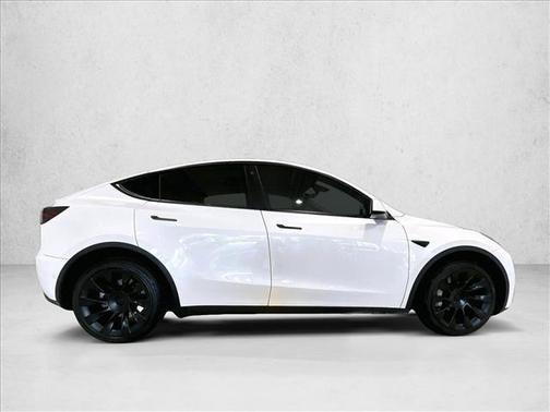 Pearl White Multi-Coat 2022 Tesla Model Y Long Range Dual Motor All-Wheel Drive