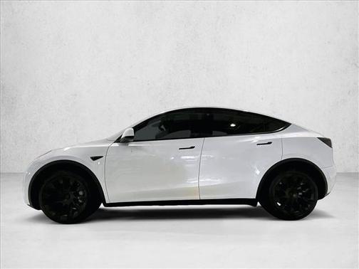 Pearl White Multi-Coat 2022 Tesla Model Y Long Range Dual Motor All-Wheel Drive