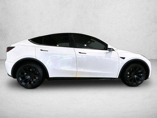 Pearl White Multi-Coat 2022 Tesla Model Y Long Range Dual Motor All-Wheel Drive