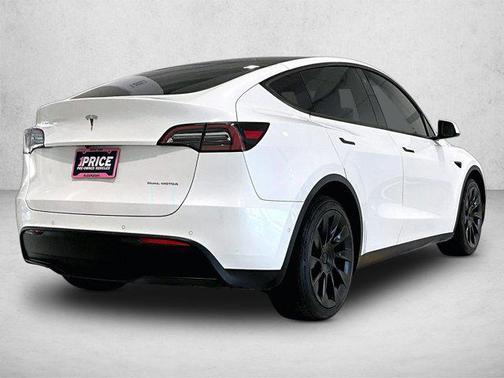 Pearl White Multi-Coat 2022 Tesla Model Y Long Range Dual Motor All-Wheel Drive