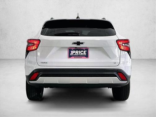 Summit White 2025 Chevrolet Trax LT