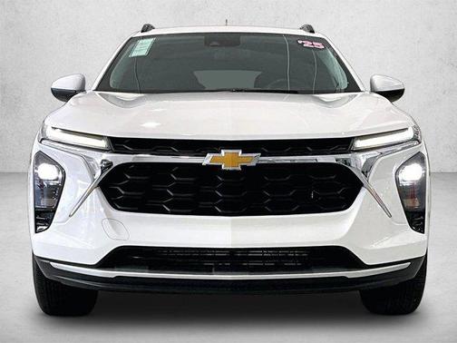 Summit White 2025 Chevrolet Trax LT