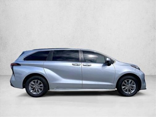 2021 Toyota Sienna LE