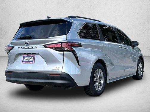 2021 Toyota Sienna LE