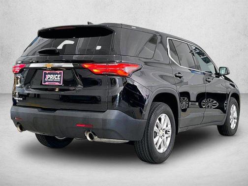 Mosaic Black Metallic 2023 Chevrolet Traverse LS