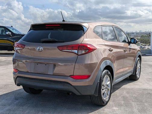 2017 Hyundai TUCSON SE