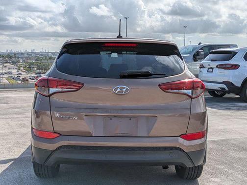 2017 Hyundai TUCSON SE