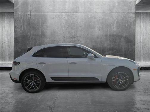 2022 Porsche Macan Base
