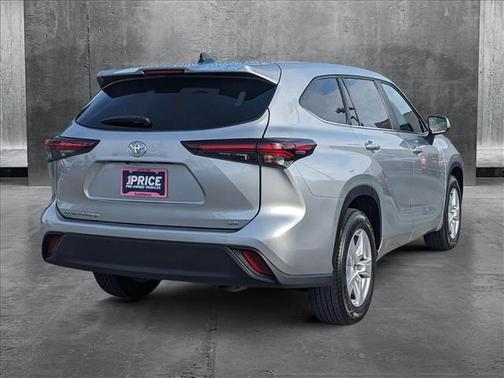 2024 Toyota Highlander LE