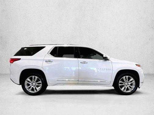 Iridescent Pearl Tricoat 2020 Chevrolet Traverse High Country
