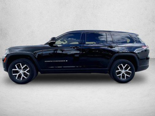 Diamond Black Crystal Pearlcoat 2023 Jeep Grand Cherokee L Limited