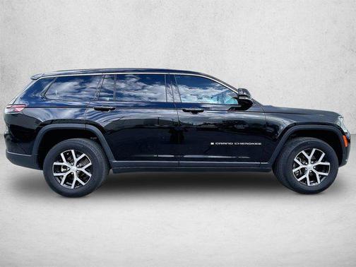 Diamond Black Crystal Pearlcoat 2023 Jeep Grand Cherokee L Limited