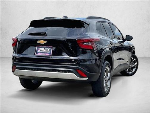 Mosaic Black Metallic 2025 Chevrolet Trax LT