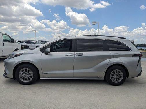 2025 Toyota Sienna XLE 7 Passenger