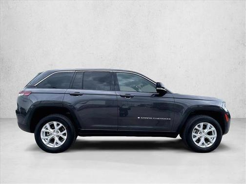 Baltic Gray Metallic Clearcoat 2023 Jeep Grand Cherokee Limited