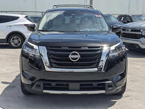 2024 Nissan Pathfinder SL FWD