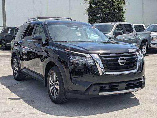 2024 Nissan Pathfinder SL FWD