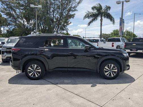2024 Nissan Pathfinder SL FWD