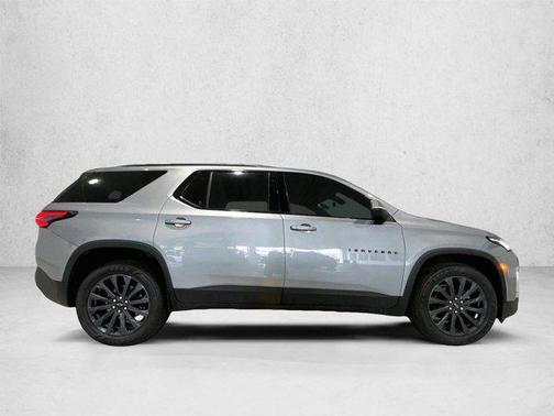 Sterling Gray Metallic 2023 Chevrolet Traverse RS