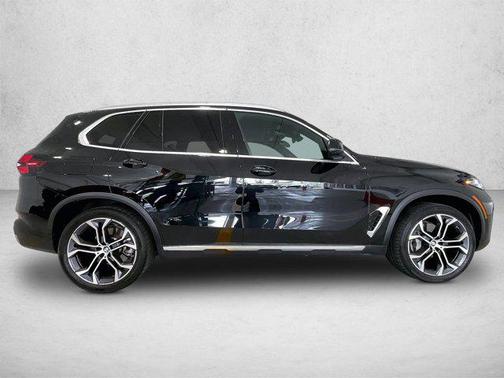 Black Sapphire Metallic 2025 BMW X5 xDrive40i