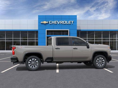 White Sands 2026 Chevrolet Silverado 2500 Custom