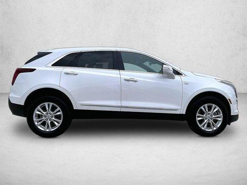 Crystal White Tricoat 2025 Cadillac XT5 Luxury
