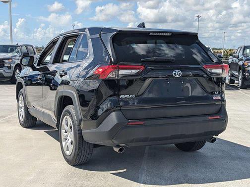 2025 Toyota RAV4 LE