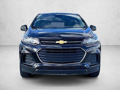 Mosaic Black Metallic 2022 Chevrolet Trax LS