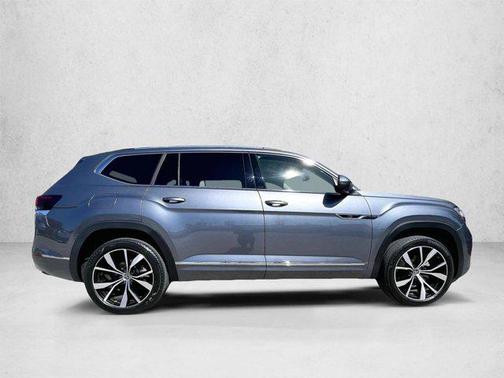 Platinum Gray Metallic 2024 Volkswagen Atlas 2.0T SEL Premium R-Line 4MOTION