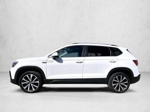 Pure White 2022 Volkswagen Taos 1.5T SE