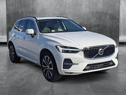 2022 Volvo XC60 B5 Momentum