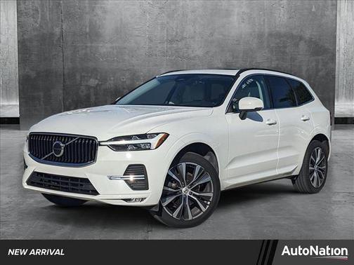2022 Volvo XC60 B5 Momentum