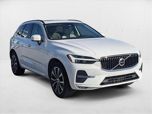 2022 Volvo XC60 B5 Momentum